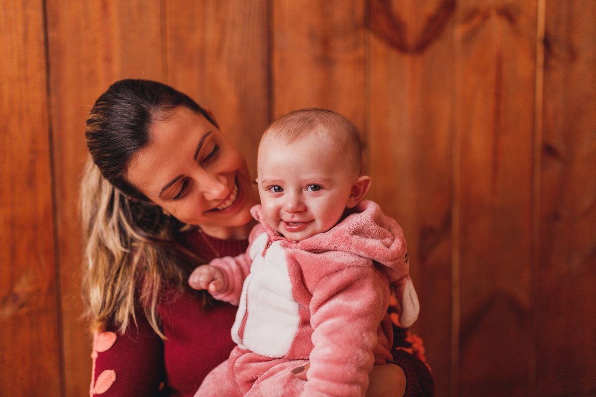 Fotografa familia Curitiba - ensaio estúdio bebe menina 