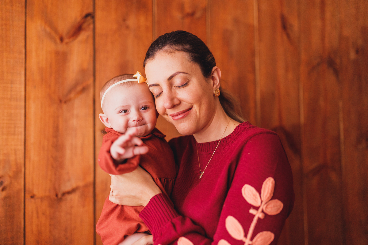 Fotografa familia Curitiba - ensaio estúdio bebe menina 