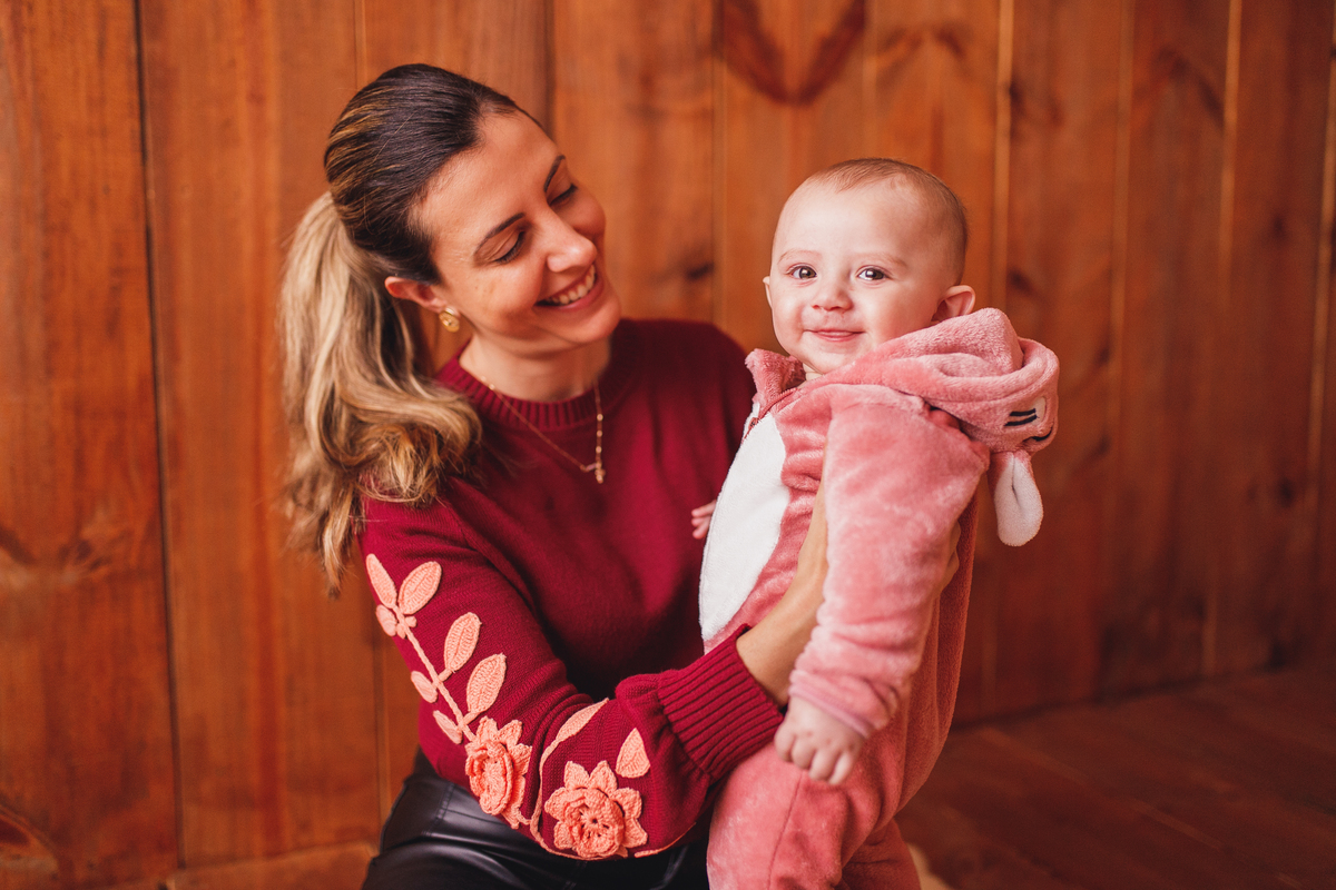 Fotografa familia Curitiba - ensaio estúdio bebe menina 