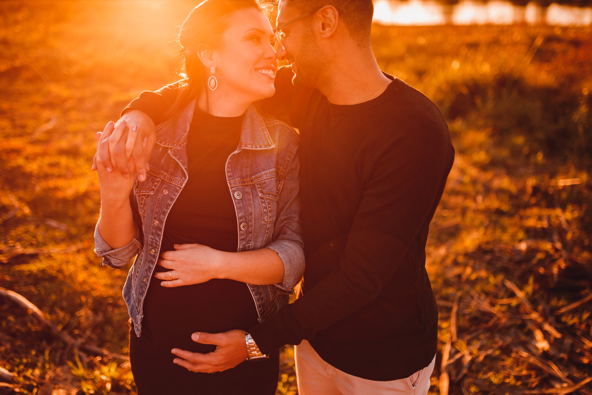 Fotografa familia Curitiba - lifestyle ensaio externo gestante bebe menino casal