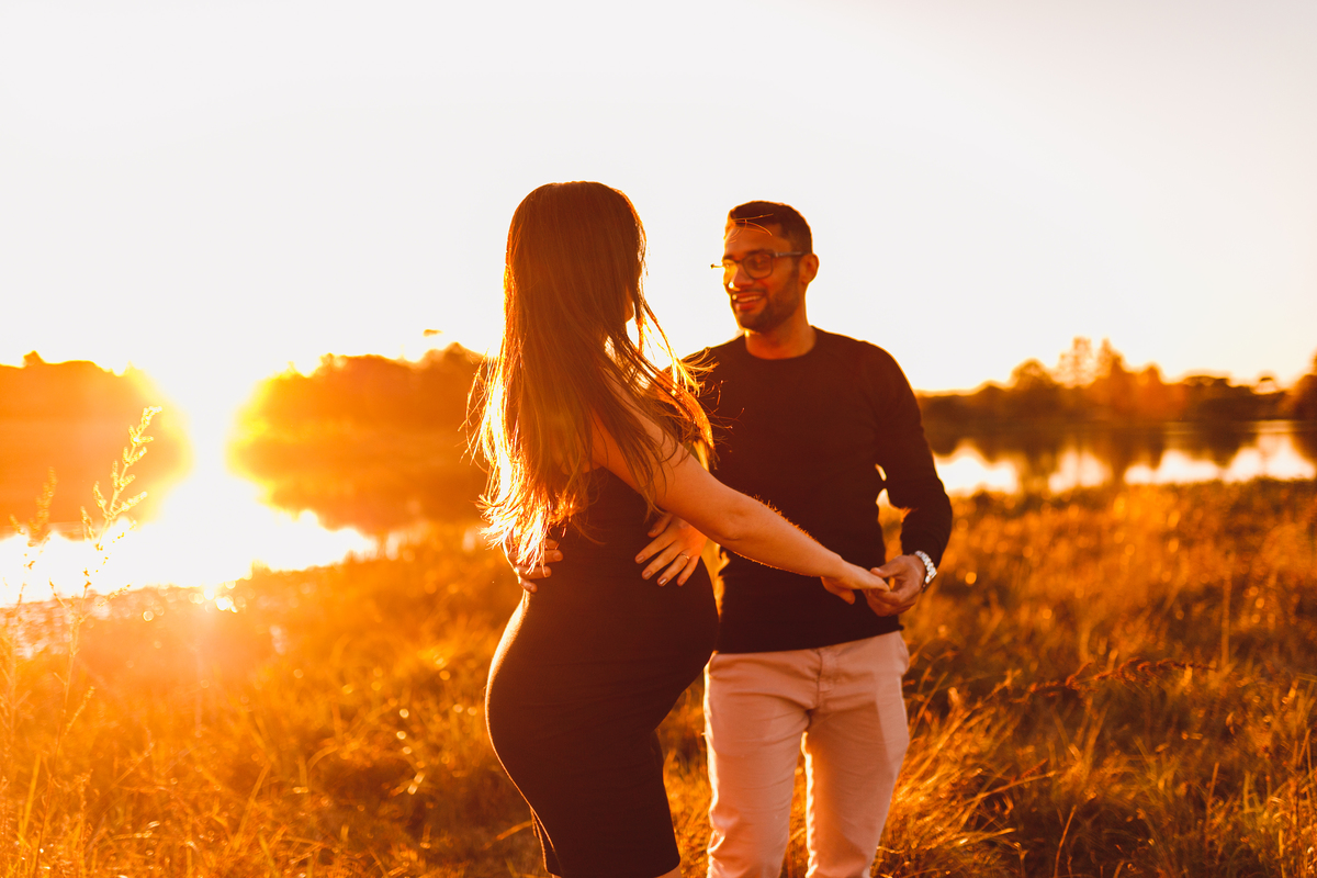 Fotografa familia Curitiba - lifestyle ensaio externo gestante bebe menino casal