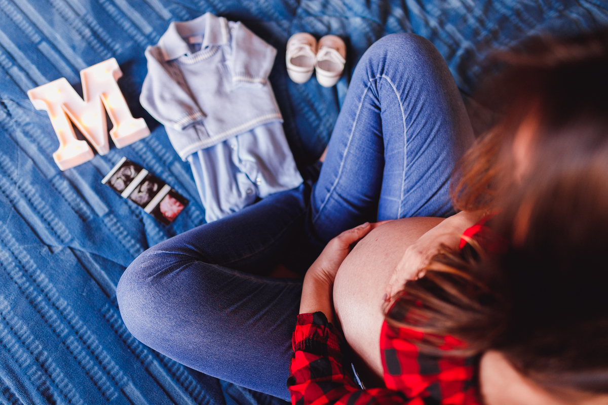 Fotografa familia Curitiba - lifestyle ensaio externo gestante bebe menino casal