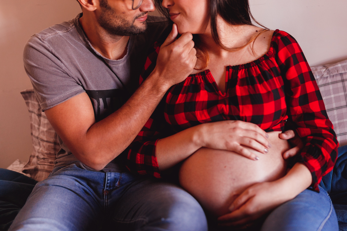 Fotografa familia Curitiba - lifestyle ensaio externo gestante bebe menino casal