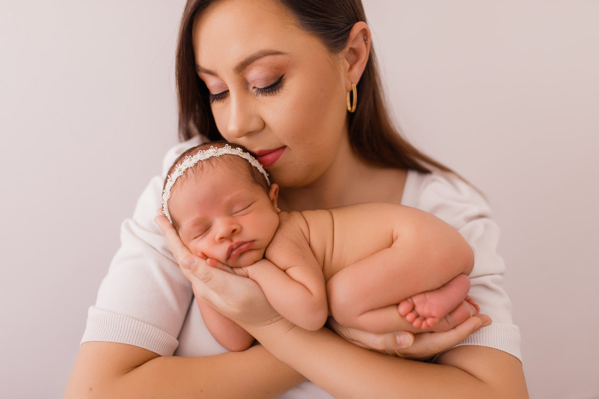 fotografa familia curitiba - ensaio no estudio bebe 14 dias menina 