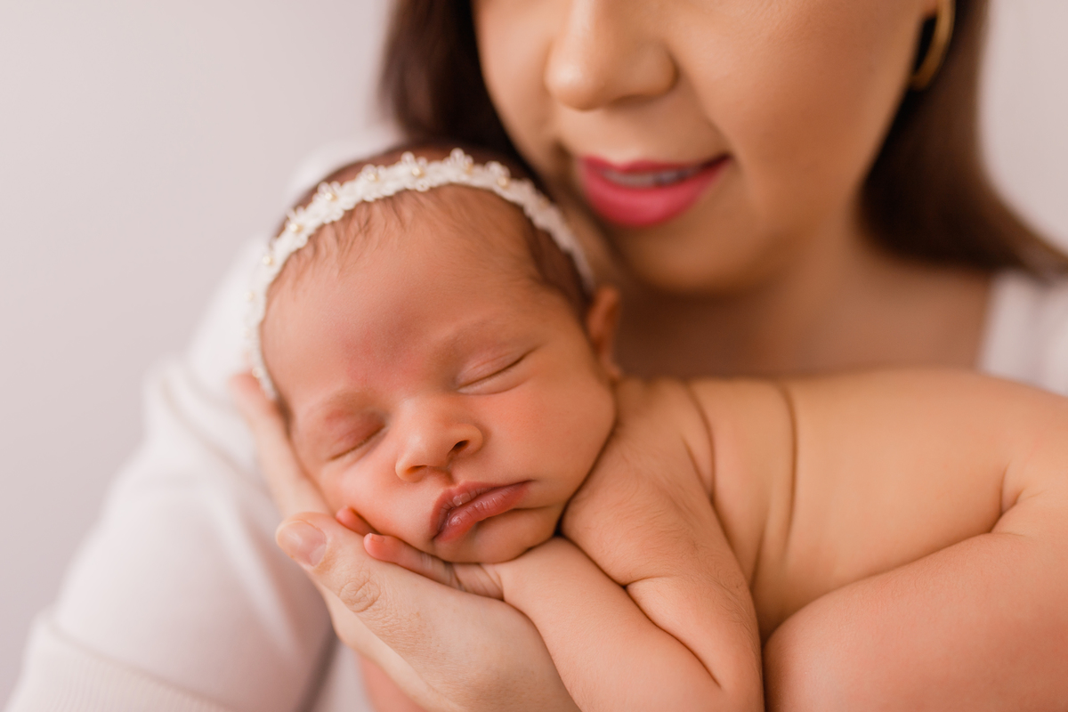 fotografa familia curitiba - ensaio no estudio bebe 14 dias menina 