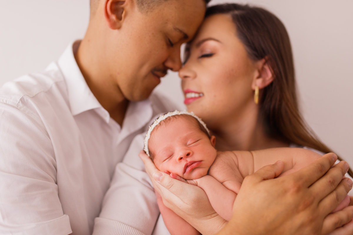 fotografa familia curitiba - ensaio no estudio bebe 14 dias menina 