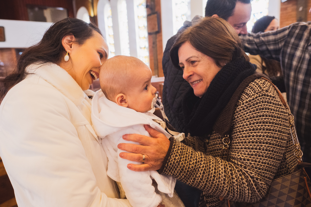 Fotografa Família Curitiba - Batizado menino igreja católica 