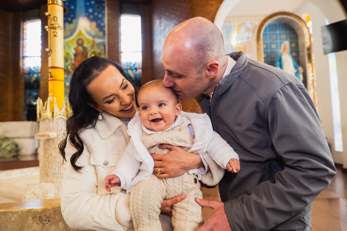 Fotografa Família Curitiba - Batizado menino igreja católica 