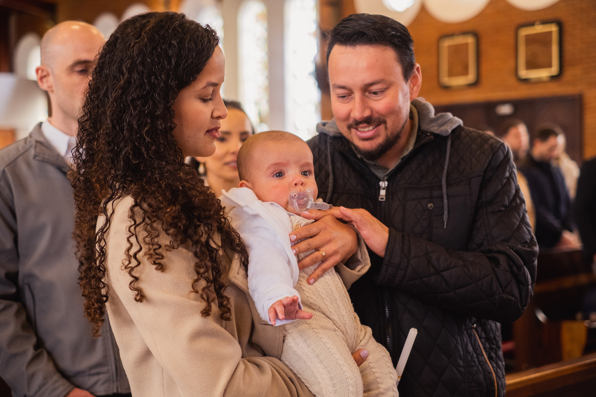 Fotografa Família Curitiba - Batizado menino igreja católica 
