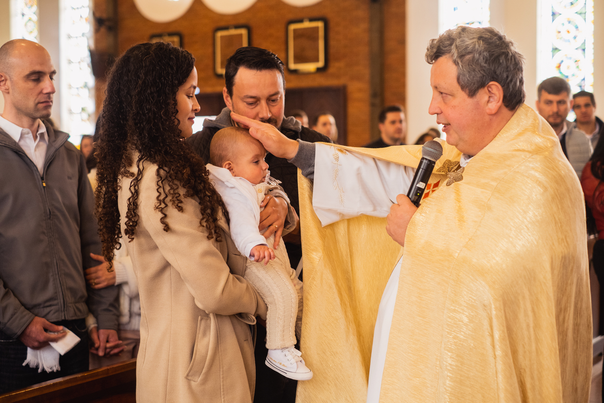Fotografa Família Curitiba - Batizado menino igreja católica 