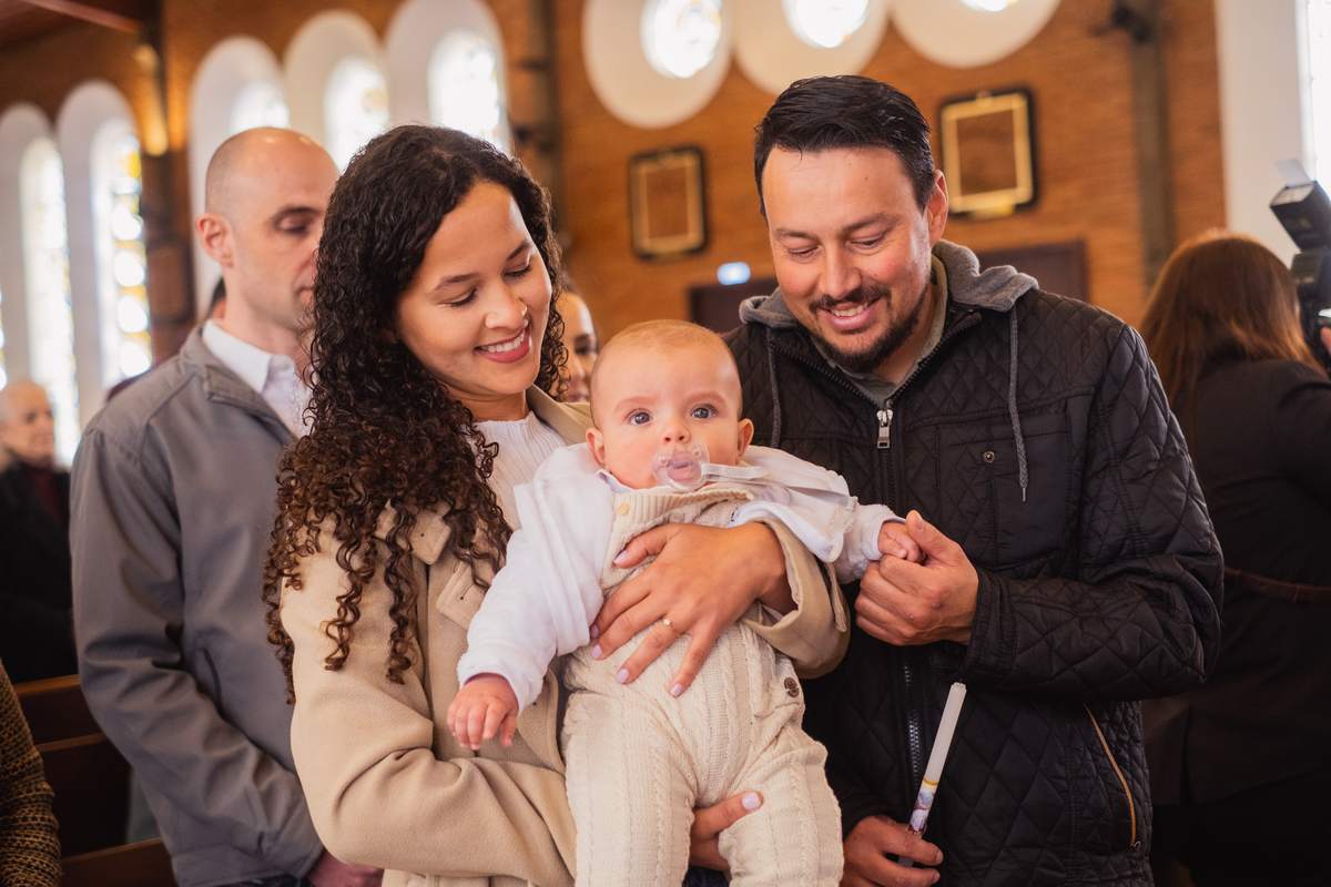 Fotografa Família Curitiba - Batizado menino igreja católica 