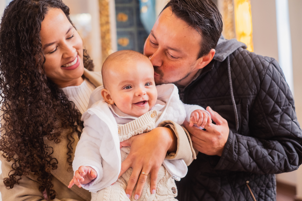 Fotografa Família Curitiba - Batizado menino igreja católica 