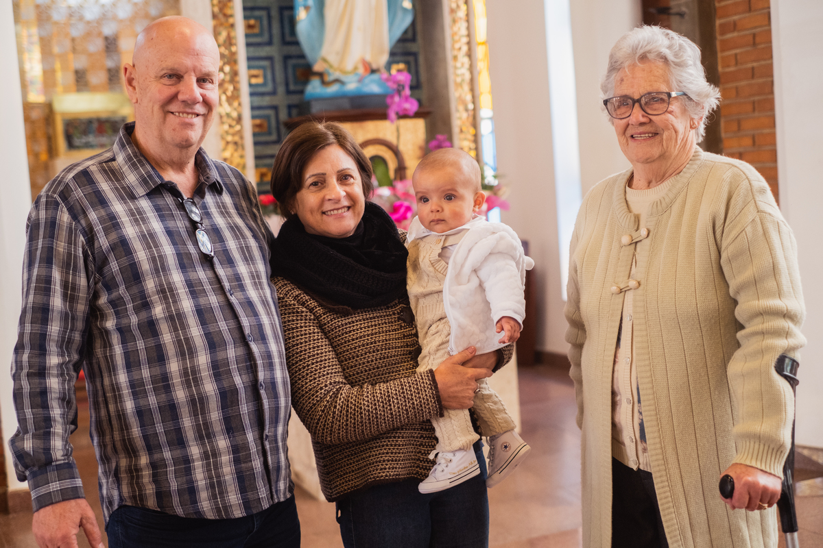 Fotografa Família Curitiba - Batizado menino igreja católica 