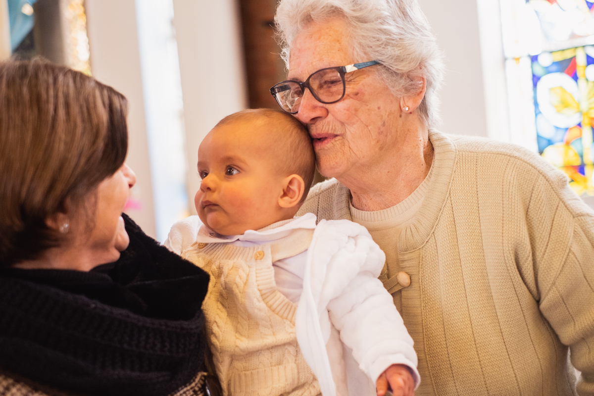Fotografa Família Curitiba - Batizado menino igreja católica 