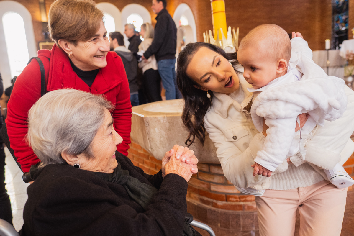 Fotografa Família Curitiba - Batizado menino igreja católica 