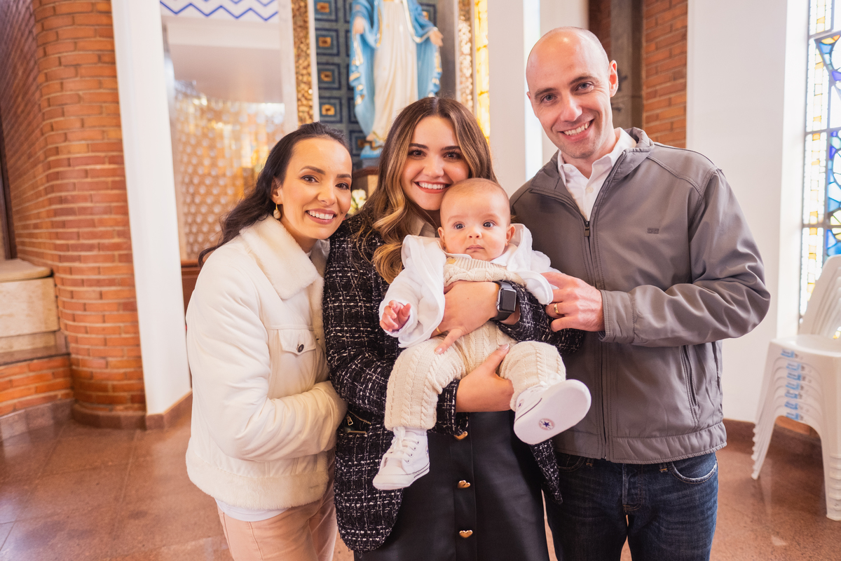 Fotografa Família Curitiba - Batizado menino igreja católica 