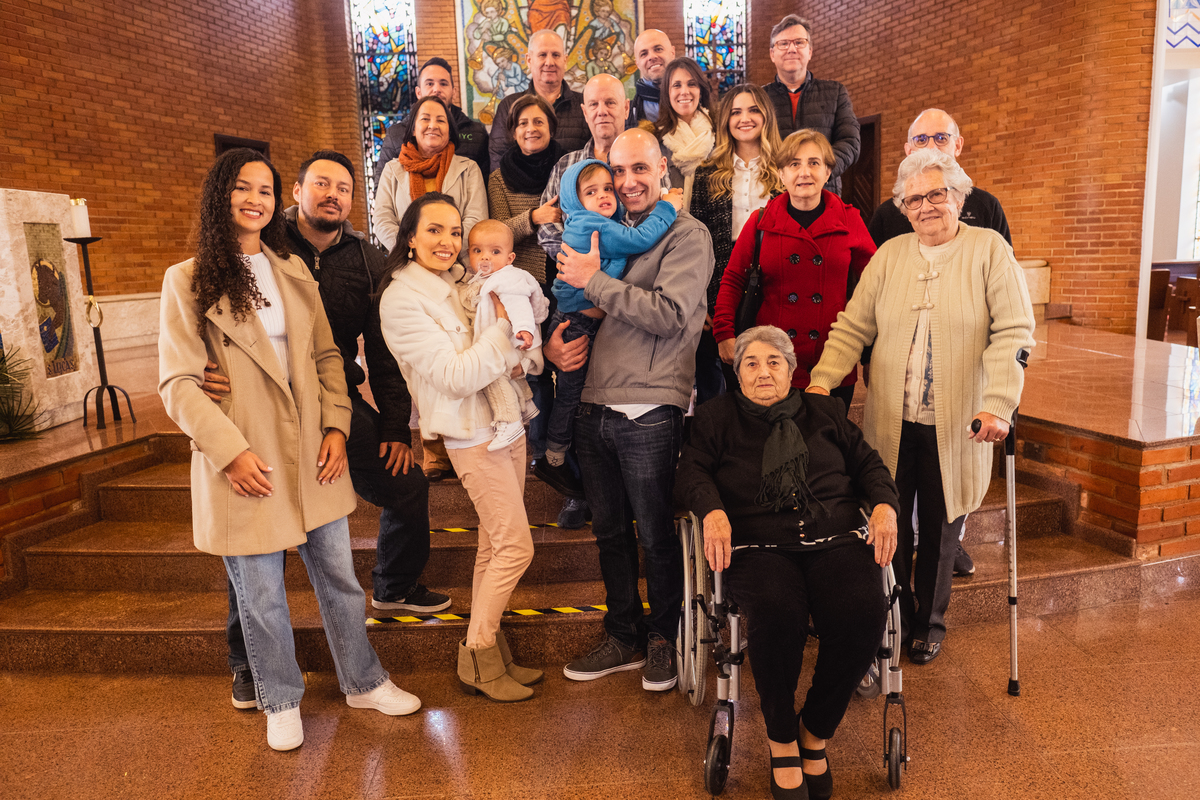 Fotografa Família Curitiba - Batizado menino igreja católica 