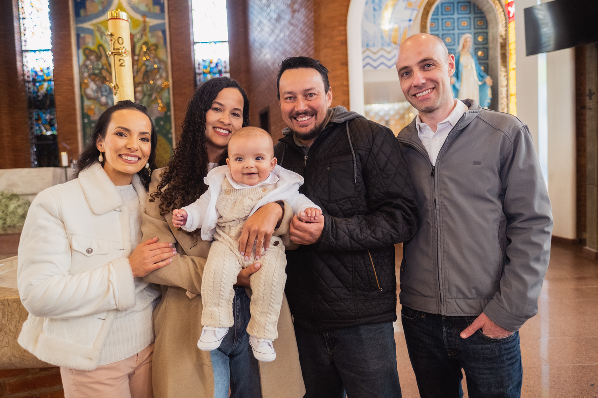 Fotografa Família Curitiba - Batizado menino igreja católica 