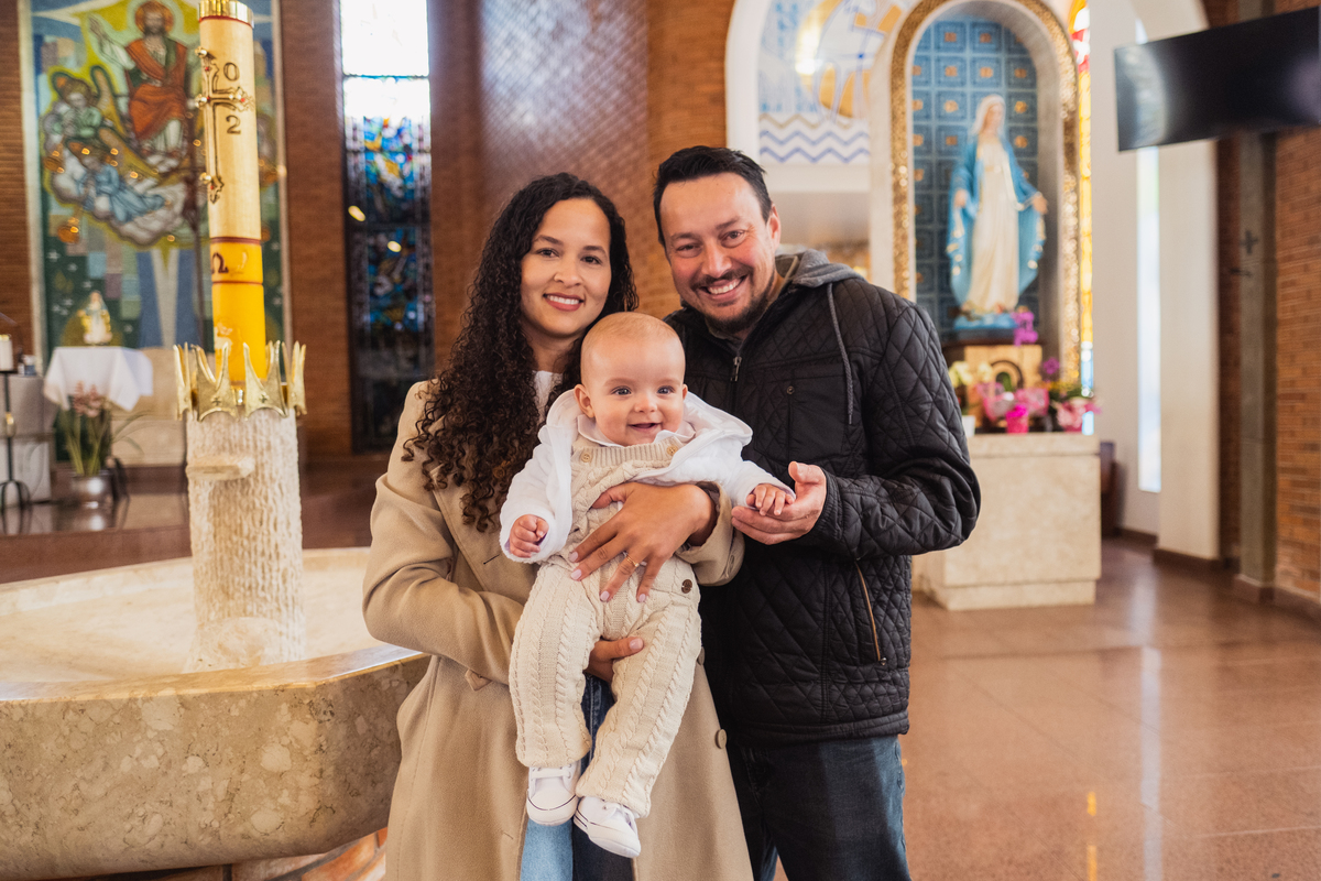 Fotografa Família Curitiba - Batizado menino igreja católica 