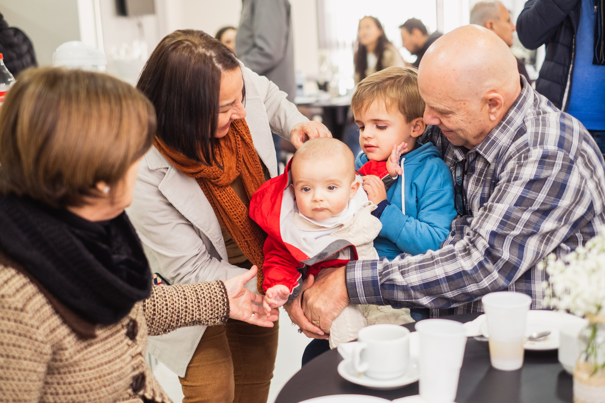 Fotografa Família Curitiba - Batizado menino igreja católica 