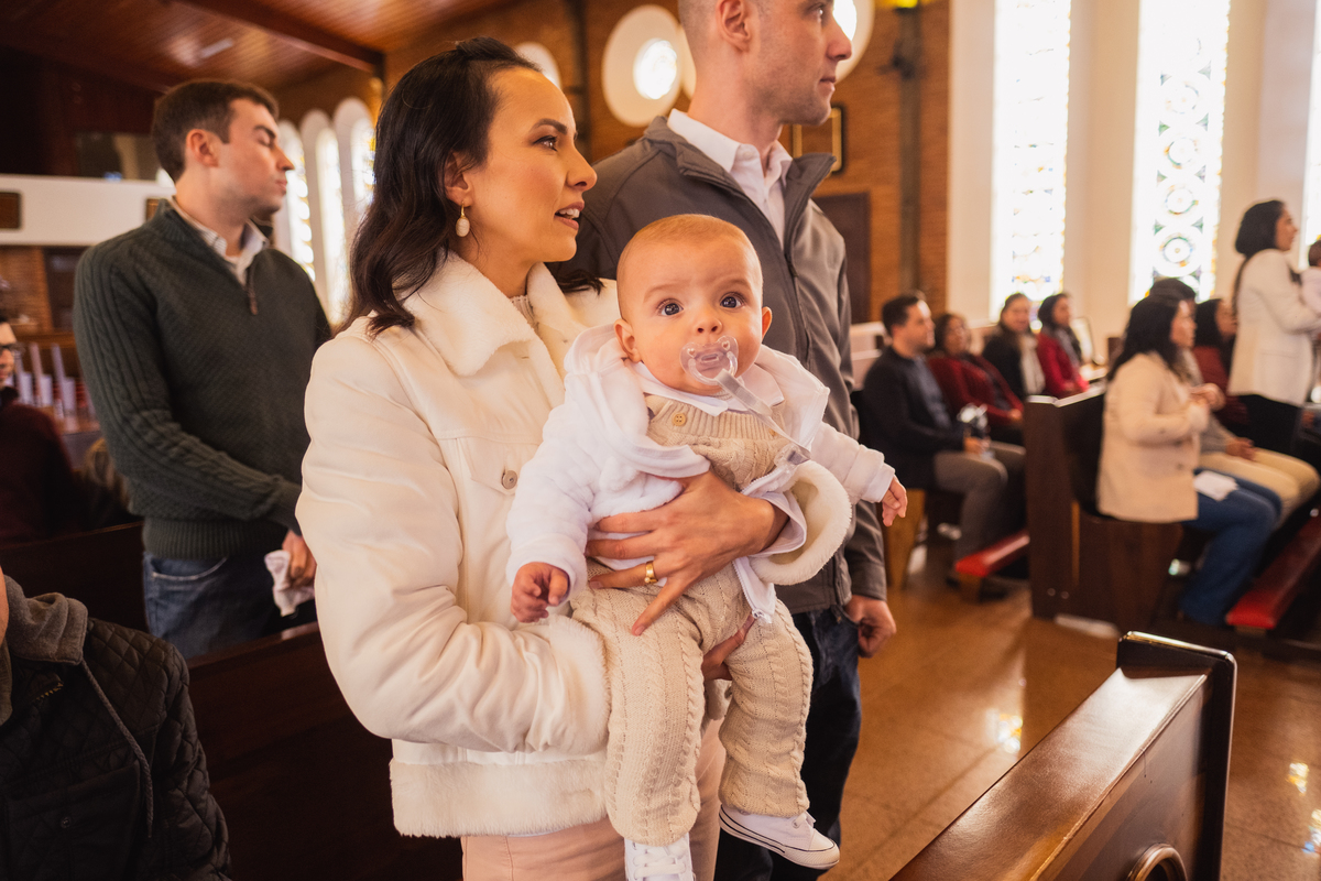Fotografa Família Curitiba - Batizado menino igreja católica 