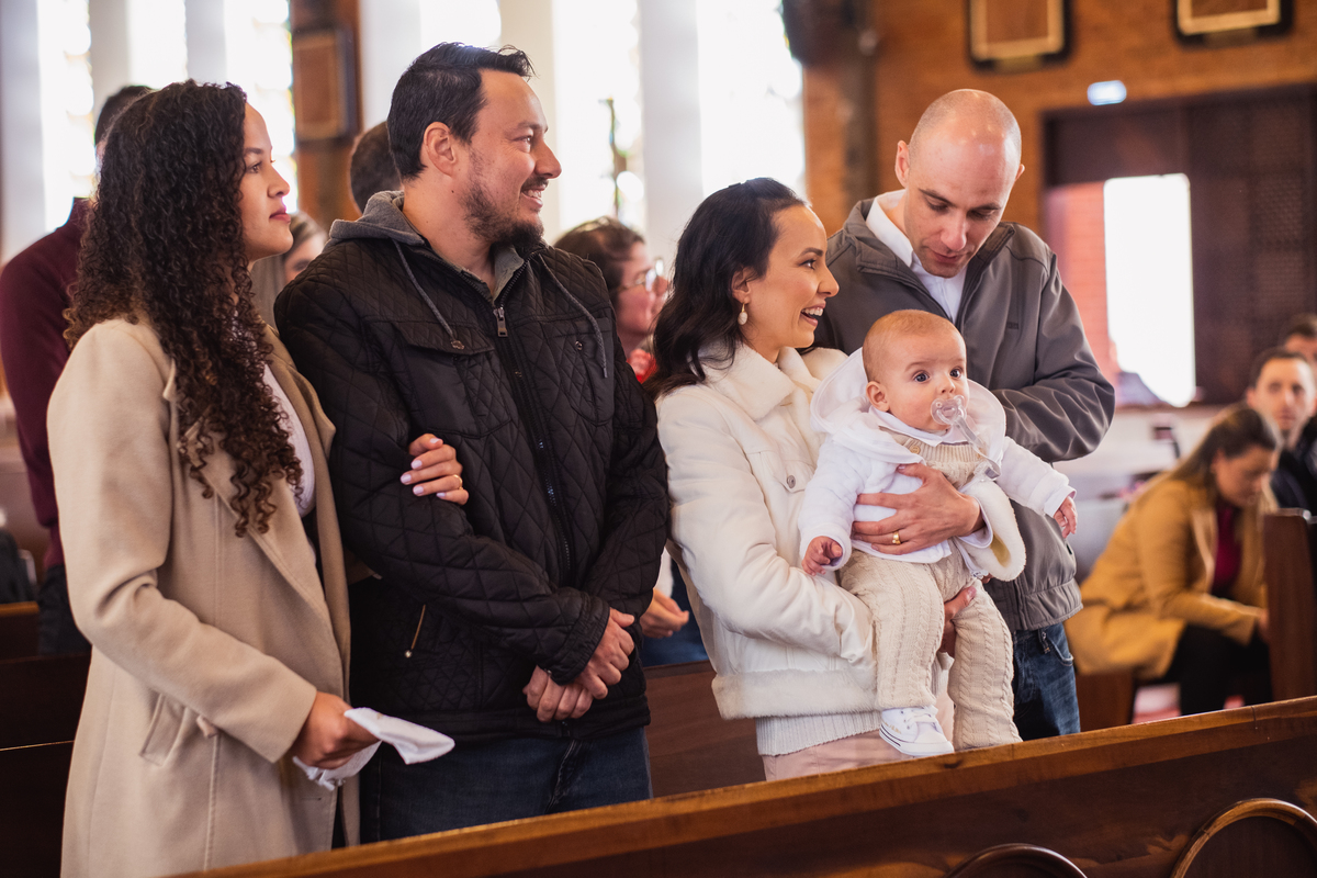 Fotografa Família Curitiba - Batizado menino igreja católica 