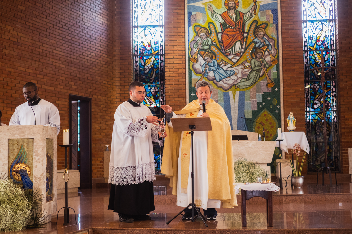 Fotografa Família Curitiba - Batizado menino igreja católica 