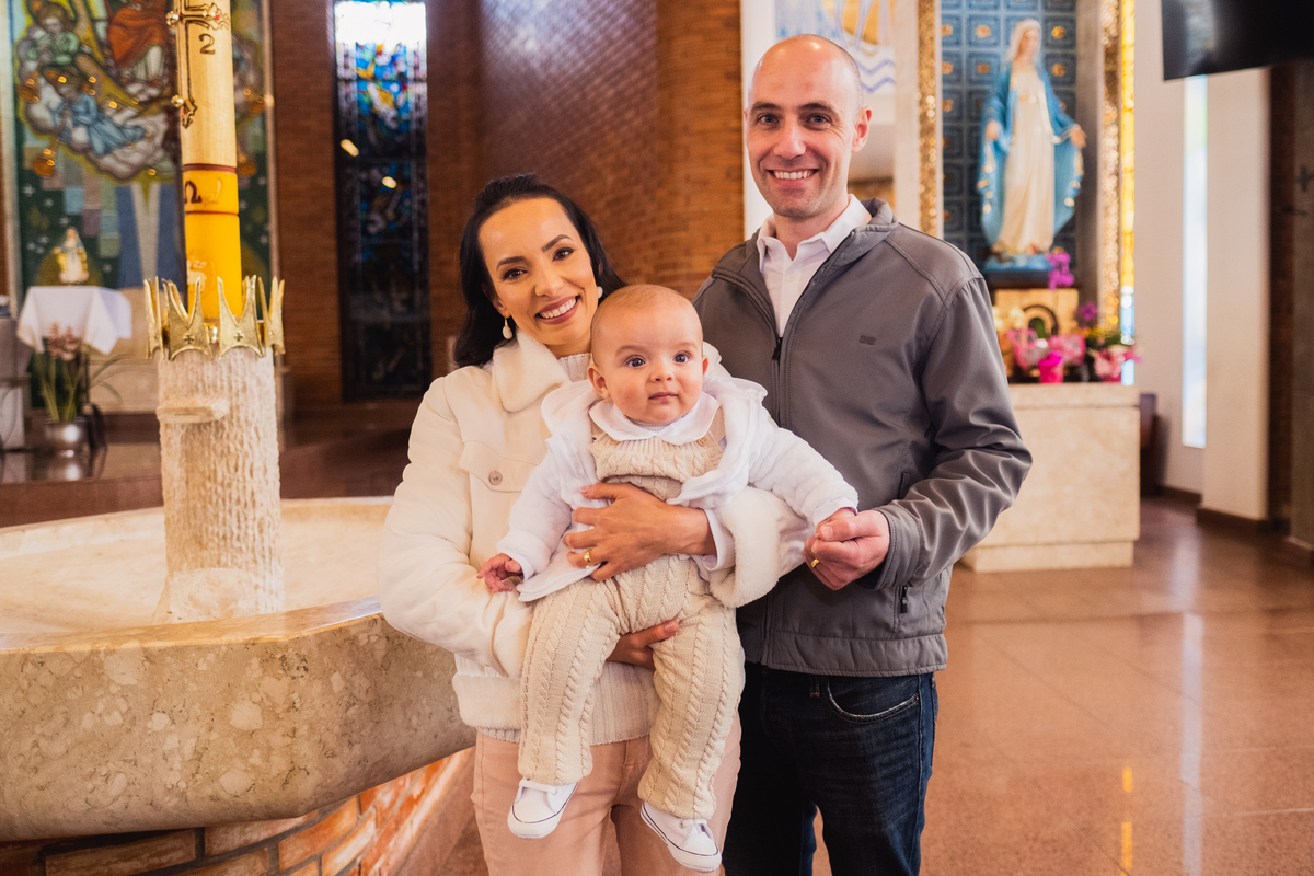 Fotografa Família Curitiba - Batizado menino igreja católica 