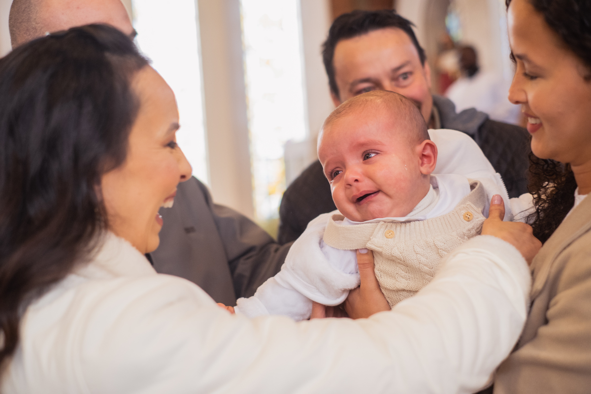 Fotografa Família Curitiba - Batizado menino igreja católica 