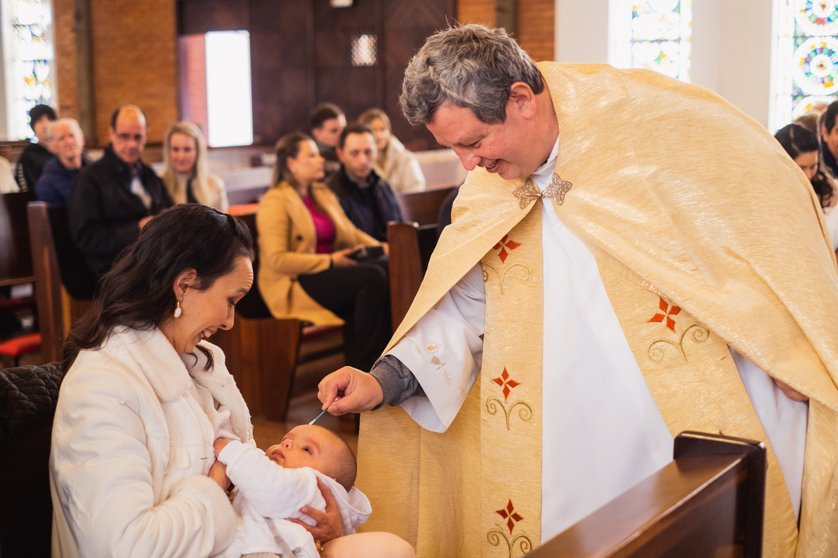 Fotografa Família Curitiba - Batizado menino igreja católica 