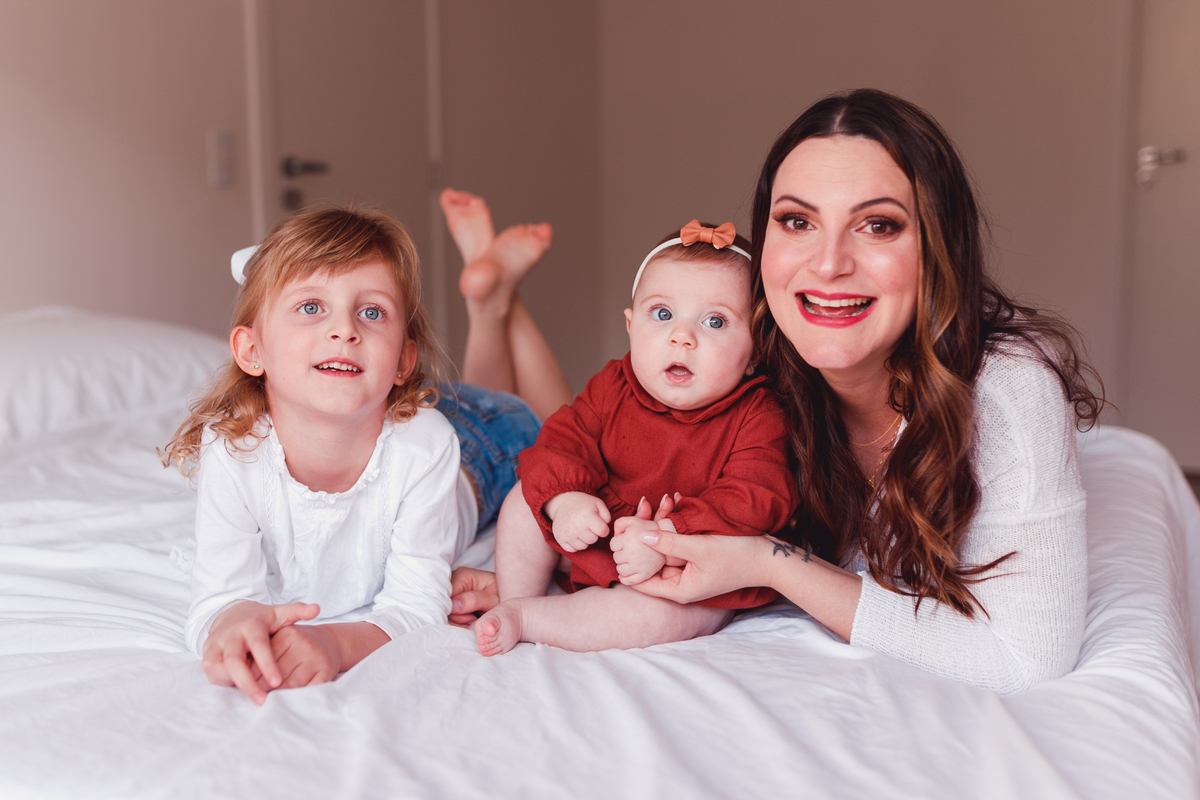 Fotografa familia Curitiba - life style menina Irmãs ensaio externo camomila