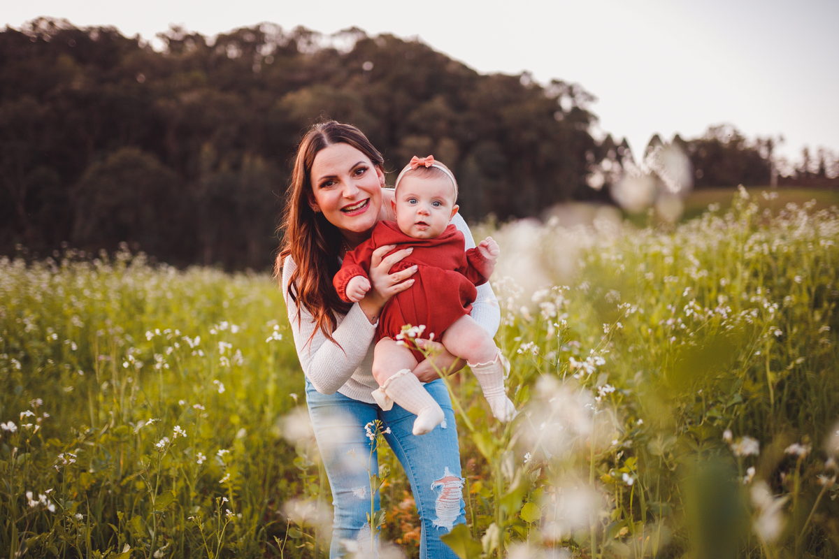 Fotografa familia Curitiba - life style menina Irmãs ensaio externo camomila