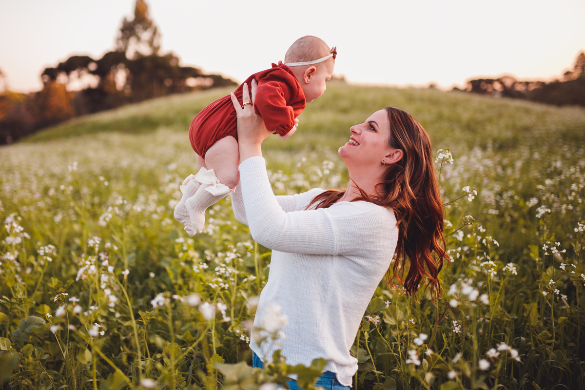 Fotografa familia Curitiba - life style menina Irmãs ensaio externo camomila