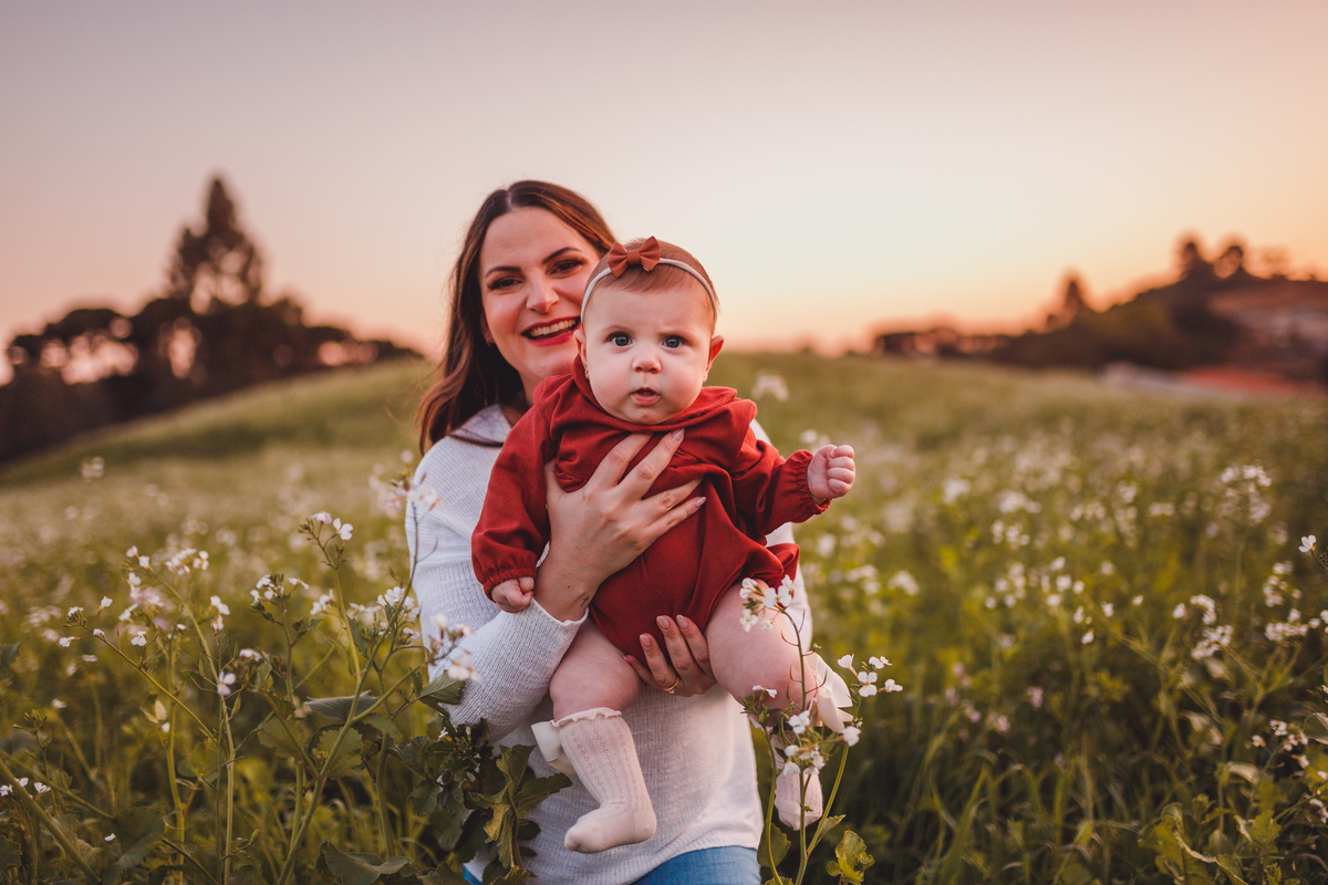 Fotografa familia Curitiba - life style menina Irmãs ensaio externo camomila