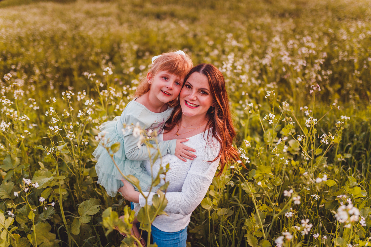 Fotografa familia Curitiba - life style menina Irmãs ensaio externo camomila