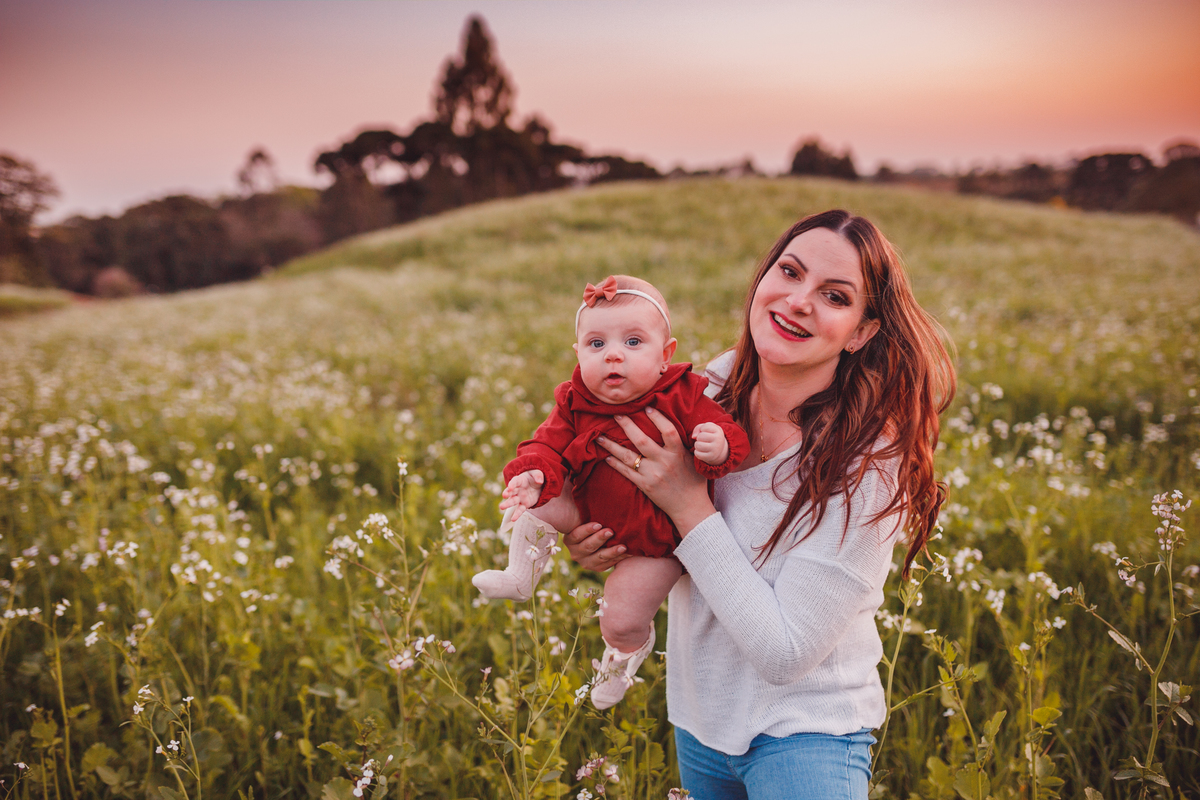 Fotografa familia Curitiba - life style menina Irmãs ensaio externo camomila