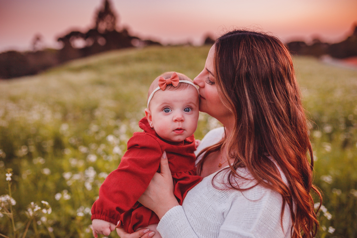 Fotografa familia Curitiba - life style menina Irmãs ensaio externo camomila