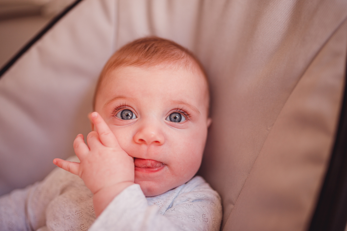 Fotografa familia Curitiba - life style menina Irmãs ensaio externo camomila