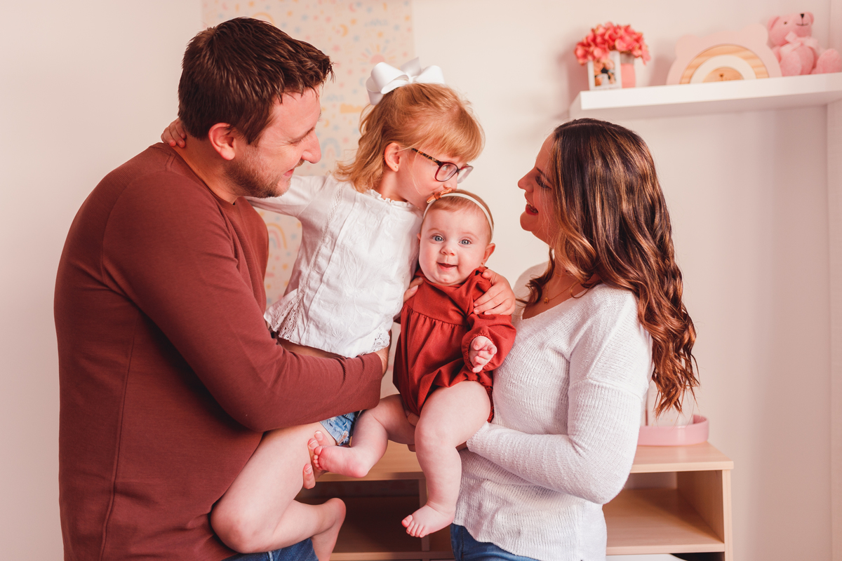 Fotografa familia Curitiba - life style menina Irmãs ensaio externo camomila