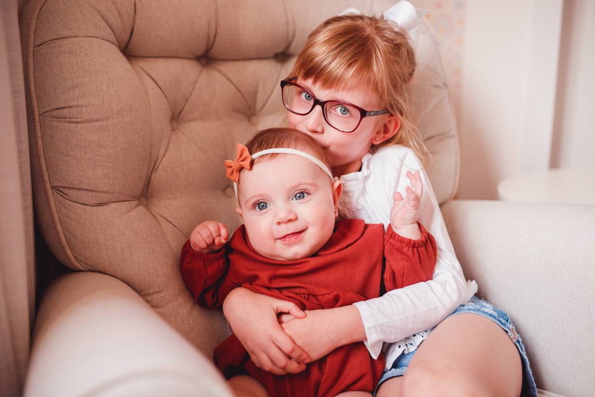 Fotografa familia Curitiba - life style menina Irmãs ensaio externo camomila