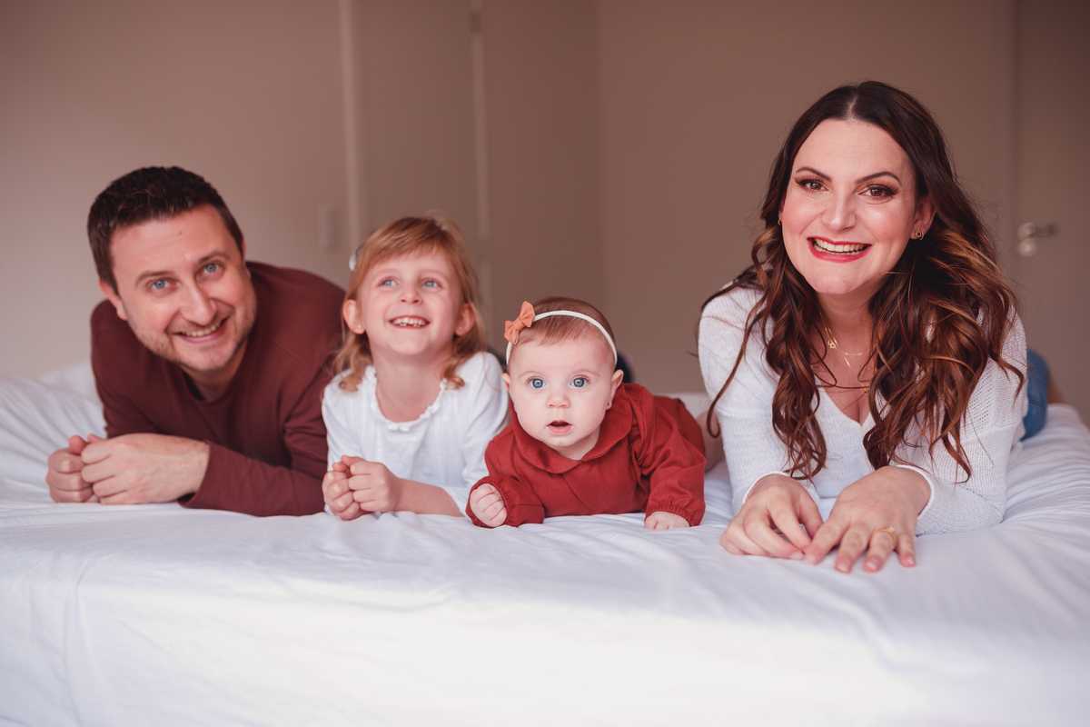 Fotografa familia Curitiba - life style menina Irmãs ensaio externo camomila