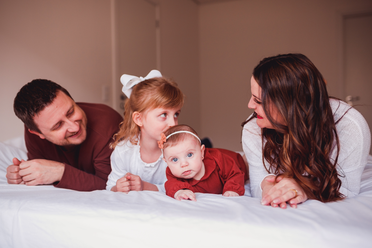 Fotografa familia Curitiba - life style menina Irmãs ensaio externo camomila