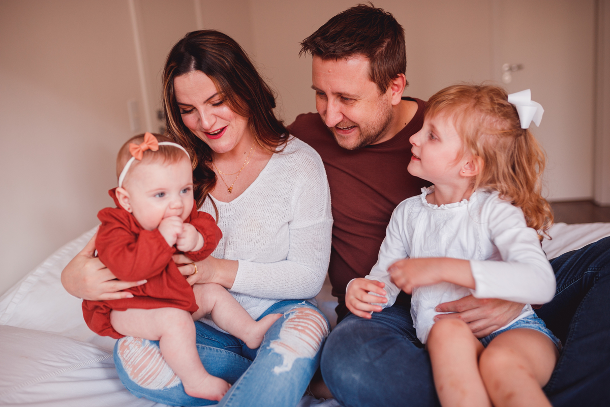 Fotografa familia Curitiba - life style menina Irmãs ensaio externo camomila