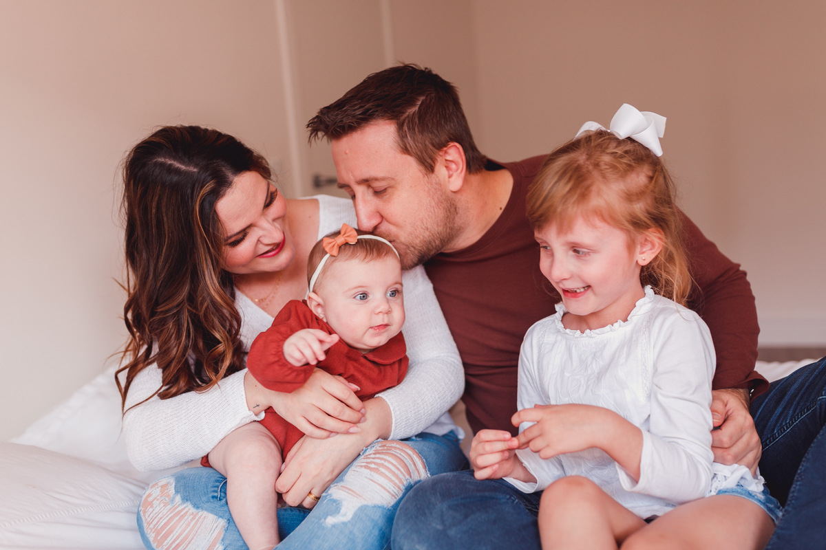 Fotografa familia Curitiba - life style menina Irmãs ensaio externo camomila
