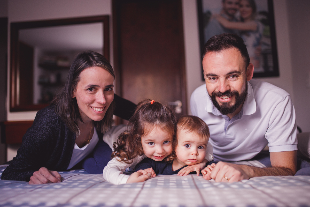 Fotografa Familia Curitiba - Life style irmãos casal ensaio em casa