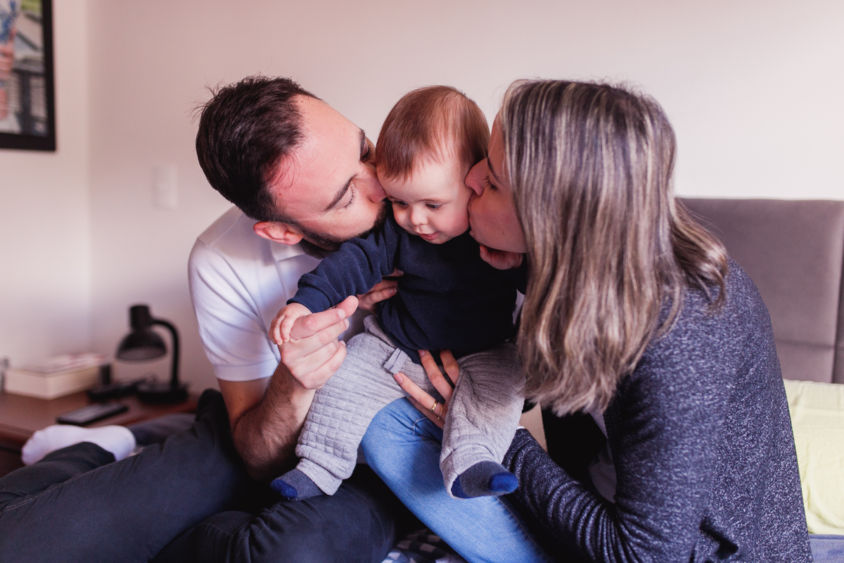 Fotografa Familia Curitiba - Life style irmãos casal ensaio em casa