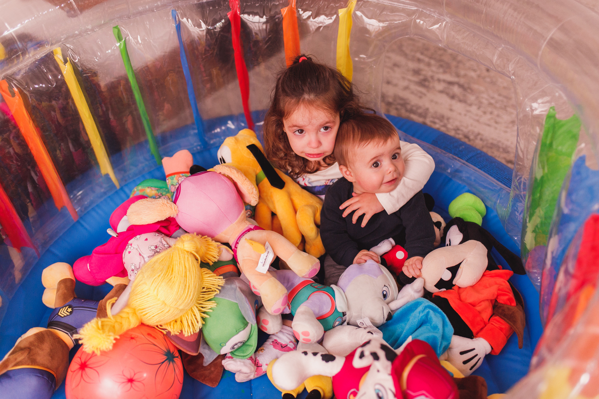 Fotografa Familia Curitiba - Life style irmãos casal ensaio em casa