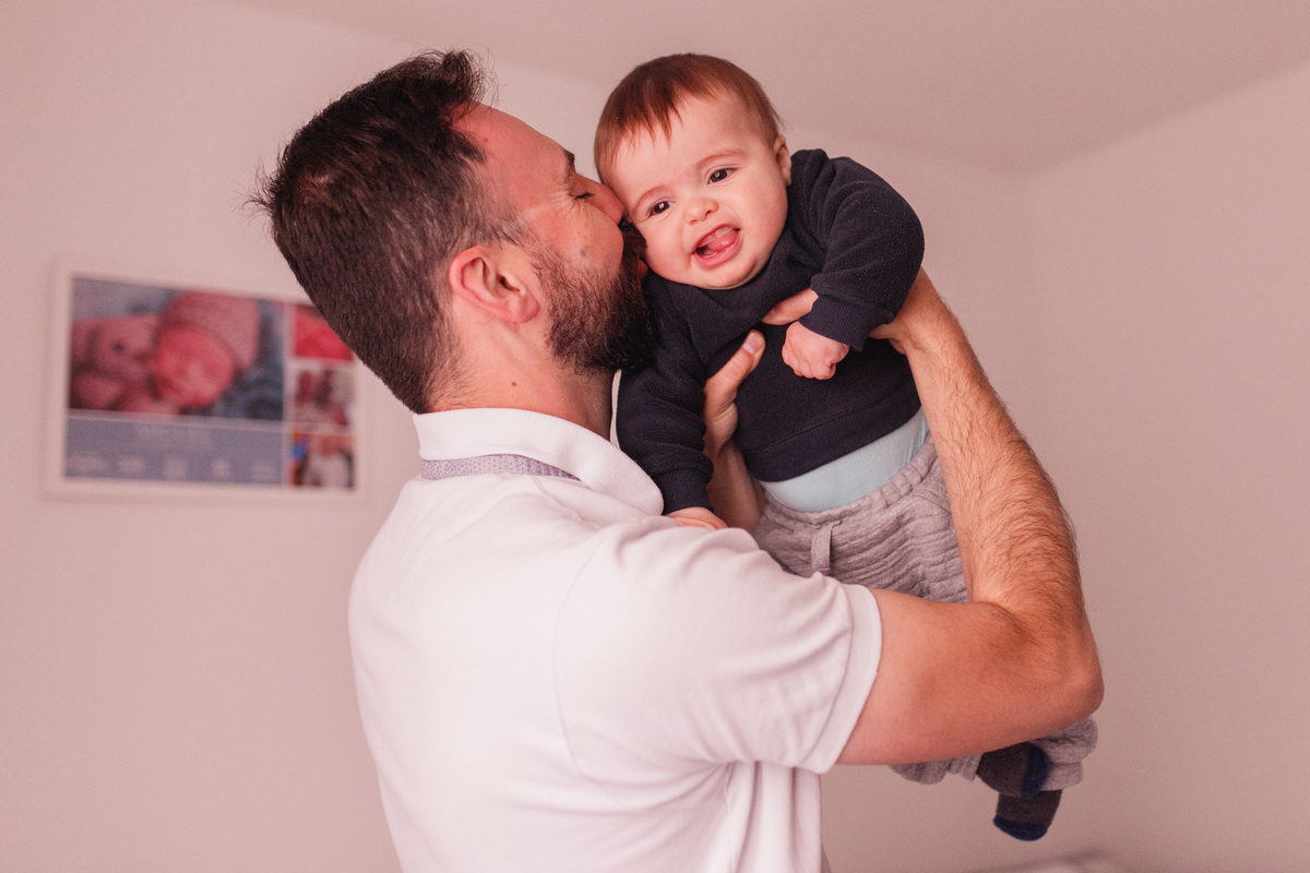 Fotografa Familia Curitiba - Life style irmãos casal ensaio em casa
