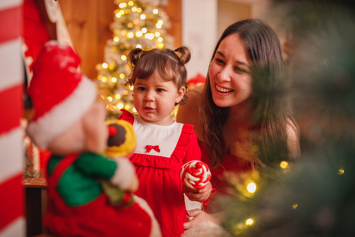 Fotografa familia Curitiba - ensaio de natal menina estudio interno 