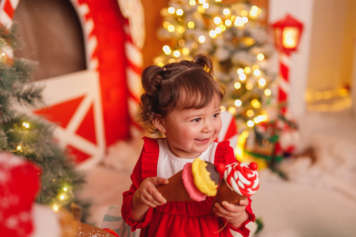 Fotografa familia Curitiba - ensaio de natal menina estudio interno 